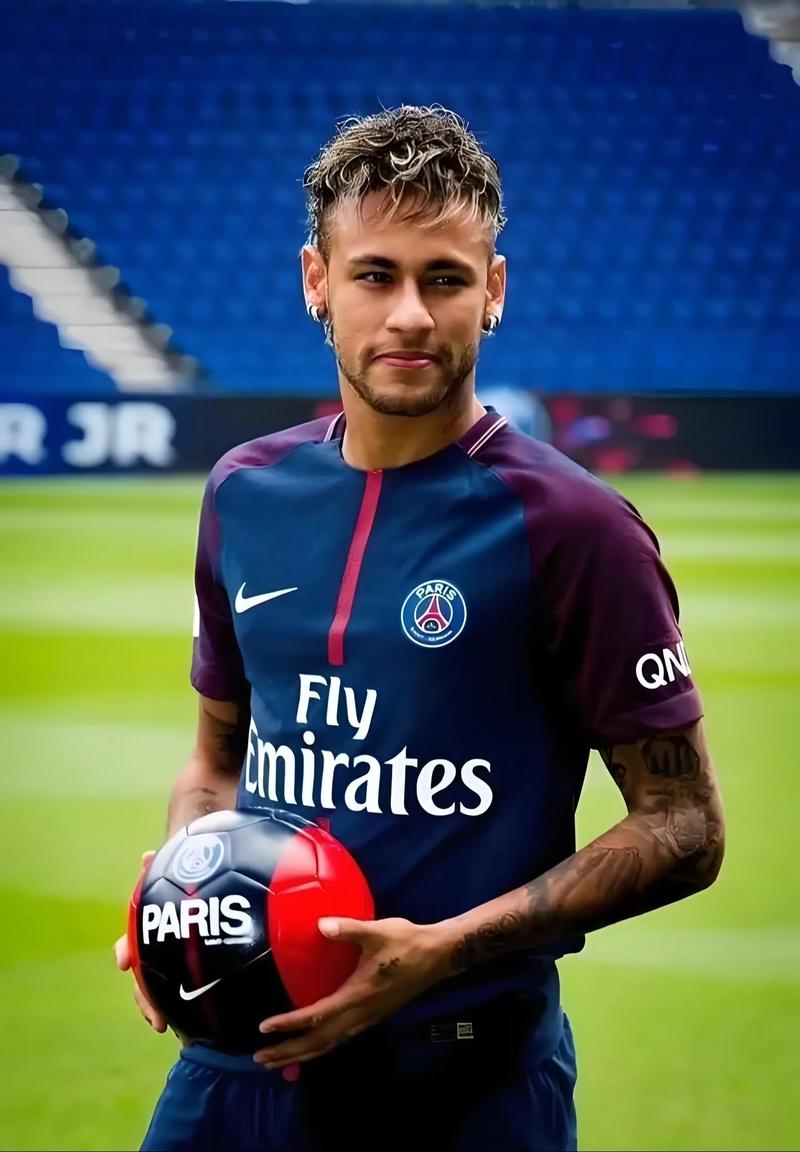 博主：梅州客家边后卫茹子楠将加盟北京国安