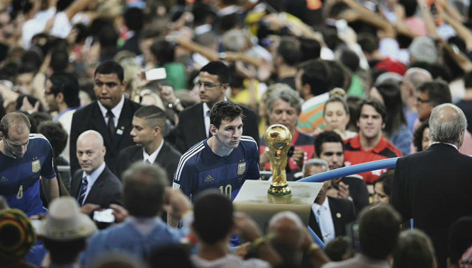 现国手、年薪550万，打个杯赛场均3分！球迷：单换郭艾伦就这实力？