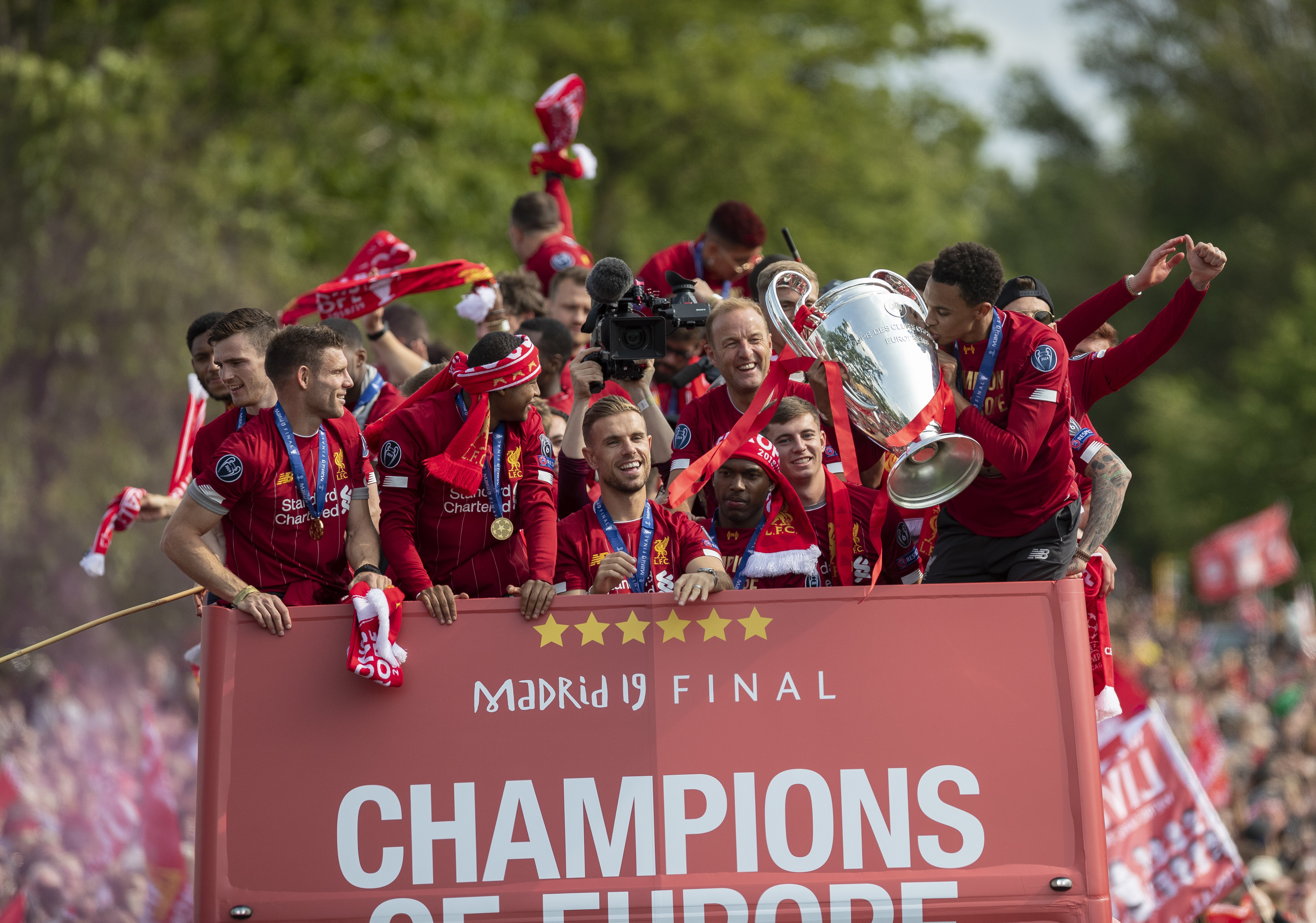 前锋终于找到射门感觉