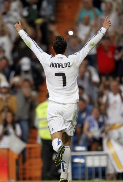 托特纳姆热刺和纽卡斯尔联队得知了从竞争对手那里挖走卡洛·安切洛蒂钟爱的进球机器的可能性。