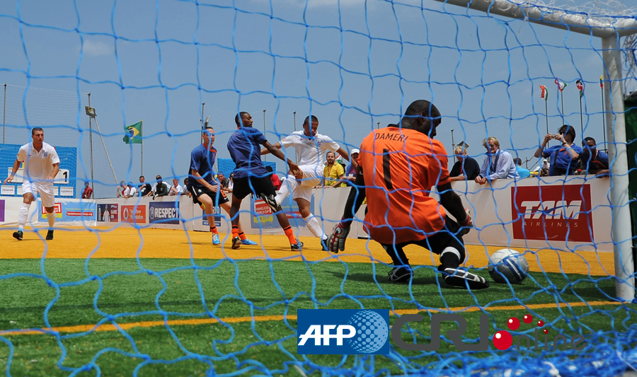 篮球篮网球员赛前热身状态良好