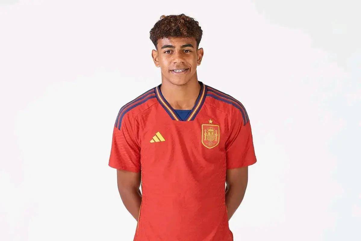 东体预测申花首发：阿苏埃和米内罗搭档锋线，鲍亚雄继续出战